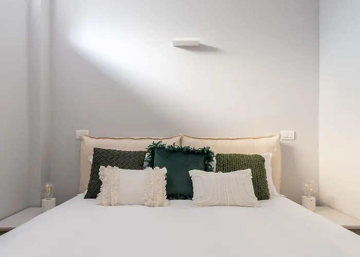Easyhomes - Botta Apartment Milan